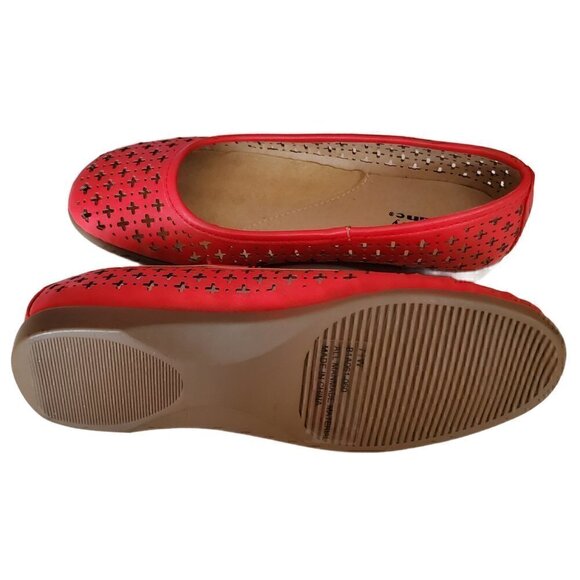 Valley Lane Red Loafers, Ladies Red Ballerina Style Slippers Flats NIB - Picture 3 of 3